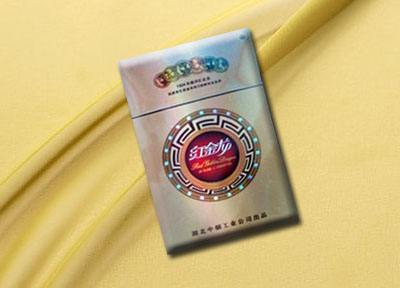 纯金色盒的进口香烟